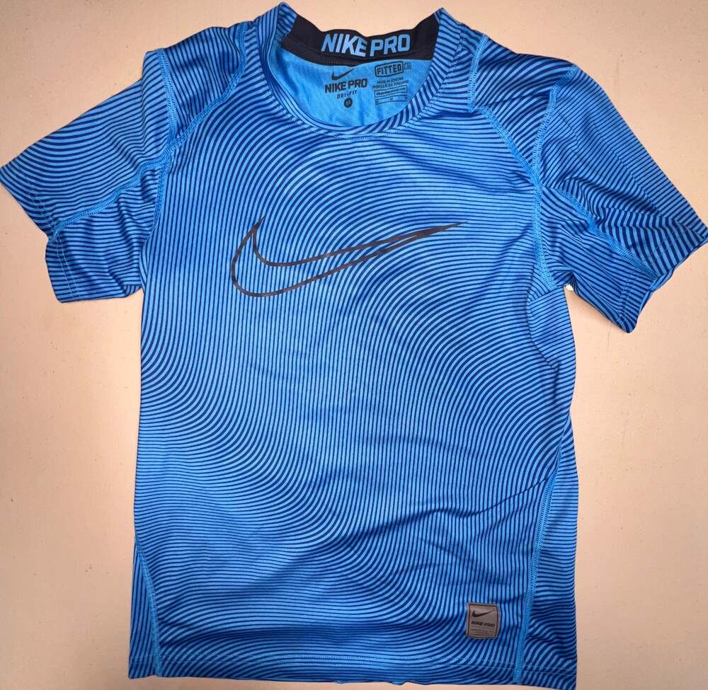 NWOT Nike Shirt Boys M